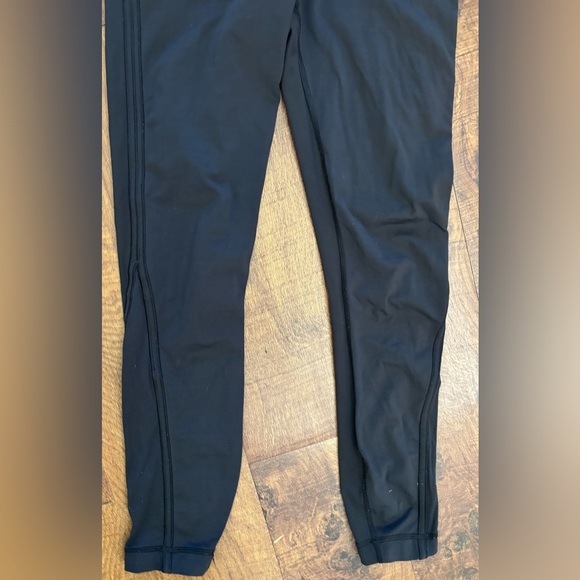 Lululemon women’s calf relief cropped leggings
Size 4 - Picture 3 of 10